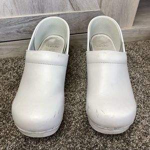 DANSKO WHITE PROFESSIONAL CLOG SHOE SIZE 40 US 9.5/10